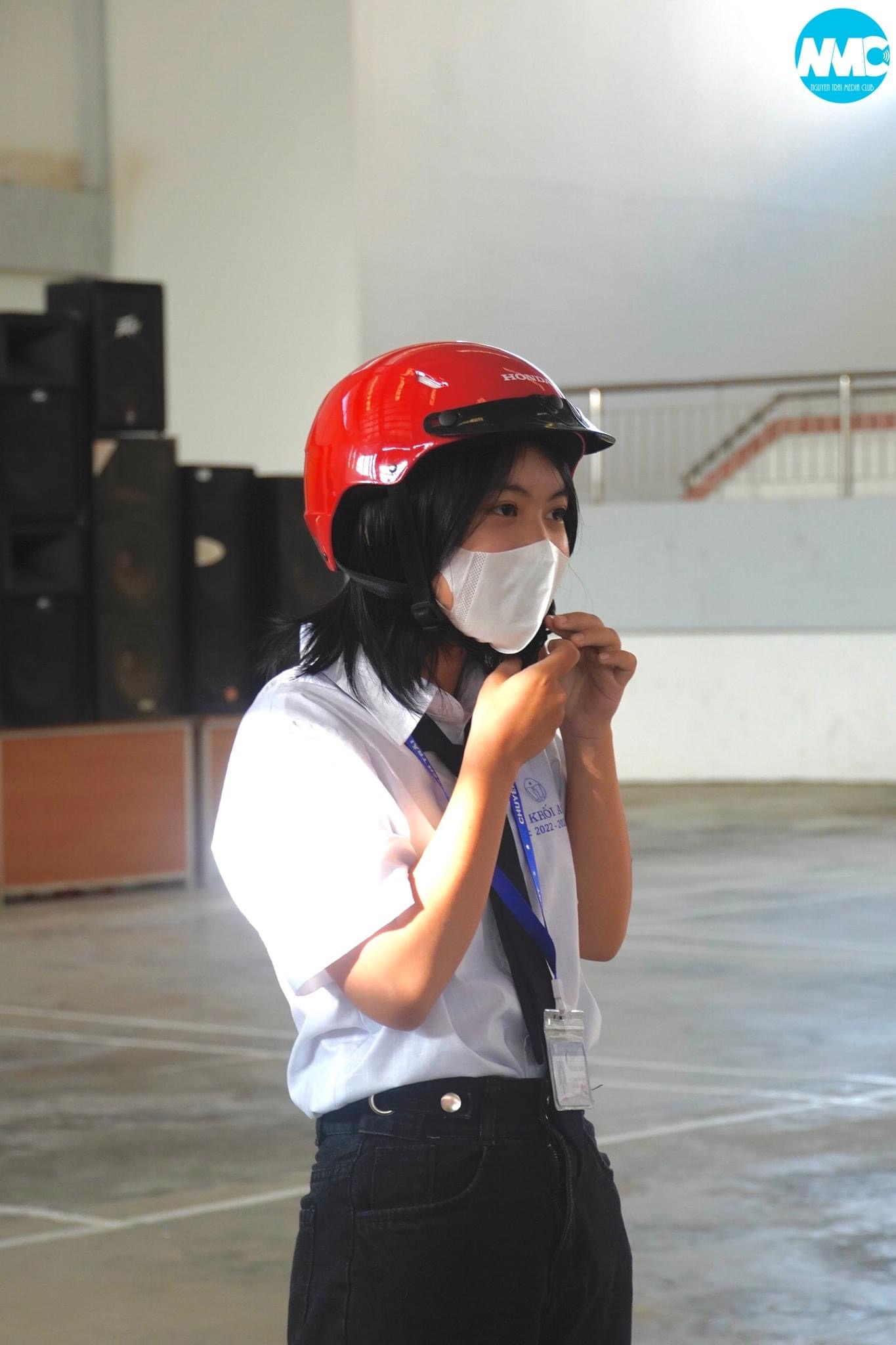 Nhấn để phóng to